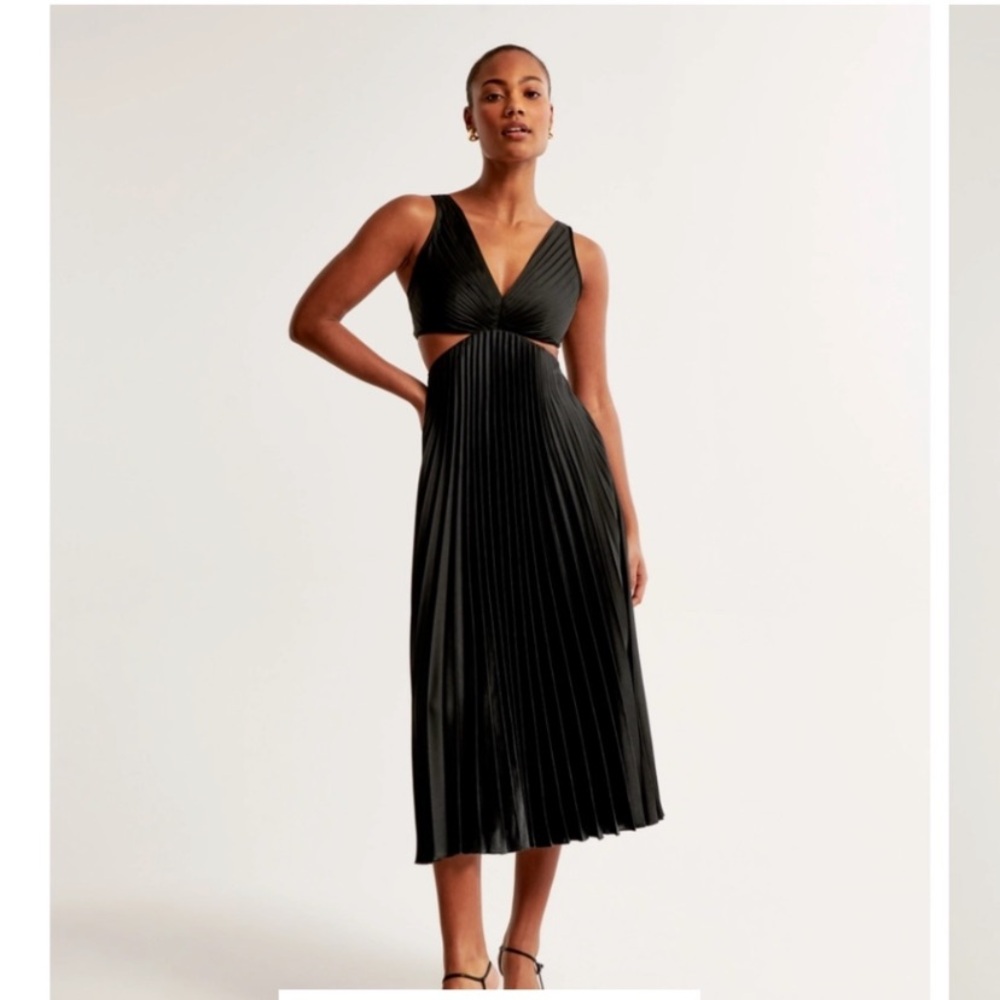 The A&F Giselle Pleated Cutout Maxi Dress